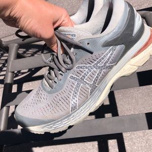 Women’s ASICS Gel Kayano 25 - Size 8 Running Shoes